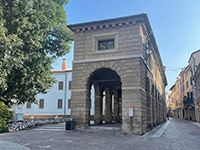 Loggia della Pescheria